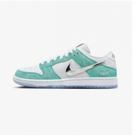 SB DUNK LOW APRIL