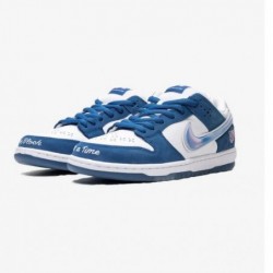 SB DUNK LOW GEBOREN X ERHOBEN